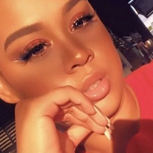 Meet your Posher, Breezy